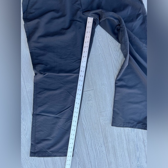 Under Armour Black Golf Pants Size 40x32 - Picture 6 of 9